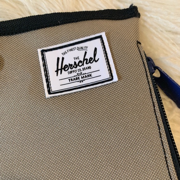 Herschel Repurpose Tan Binder Case - Picture 14 of 15